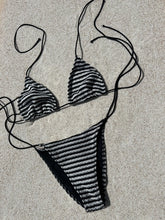 Load image into Gallery viewer, Black And White Knit